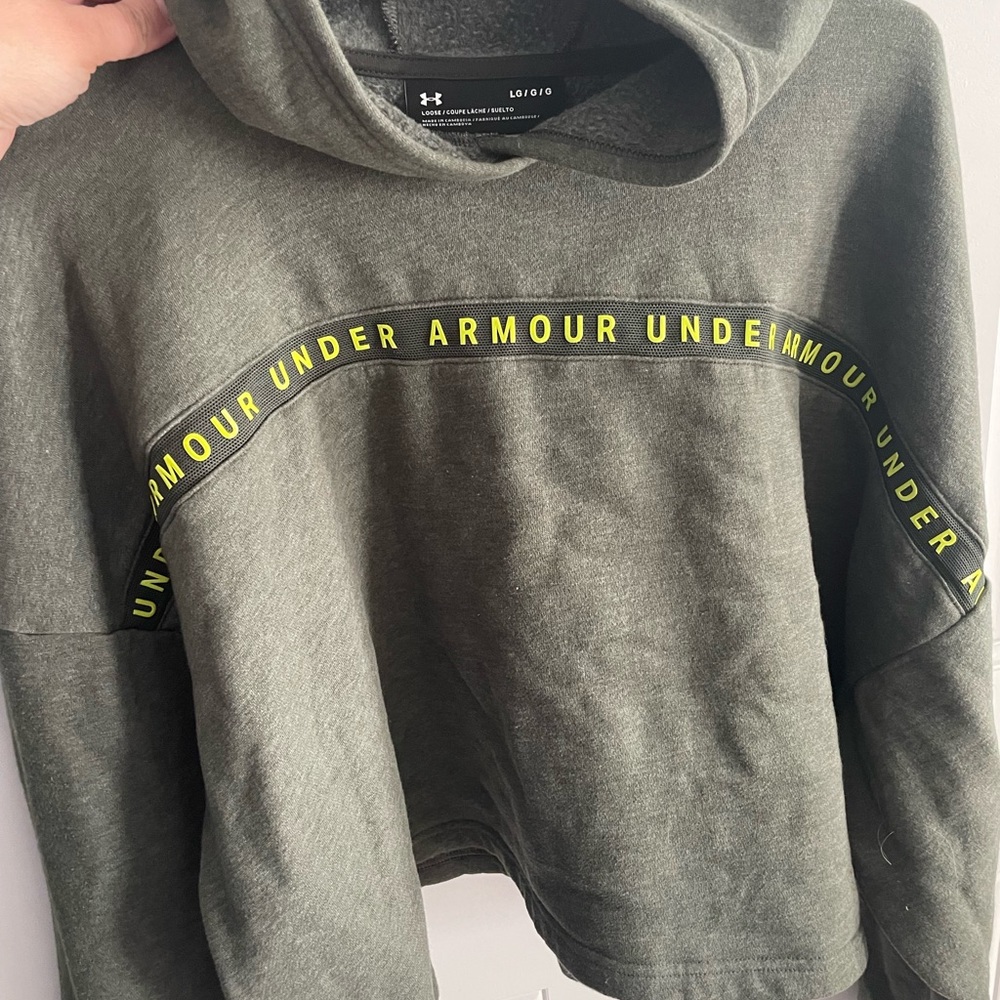 Under armour heatwear leggings and crop hoodie